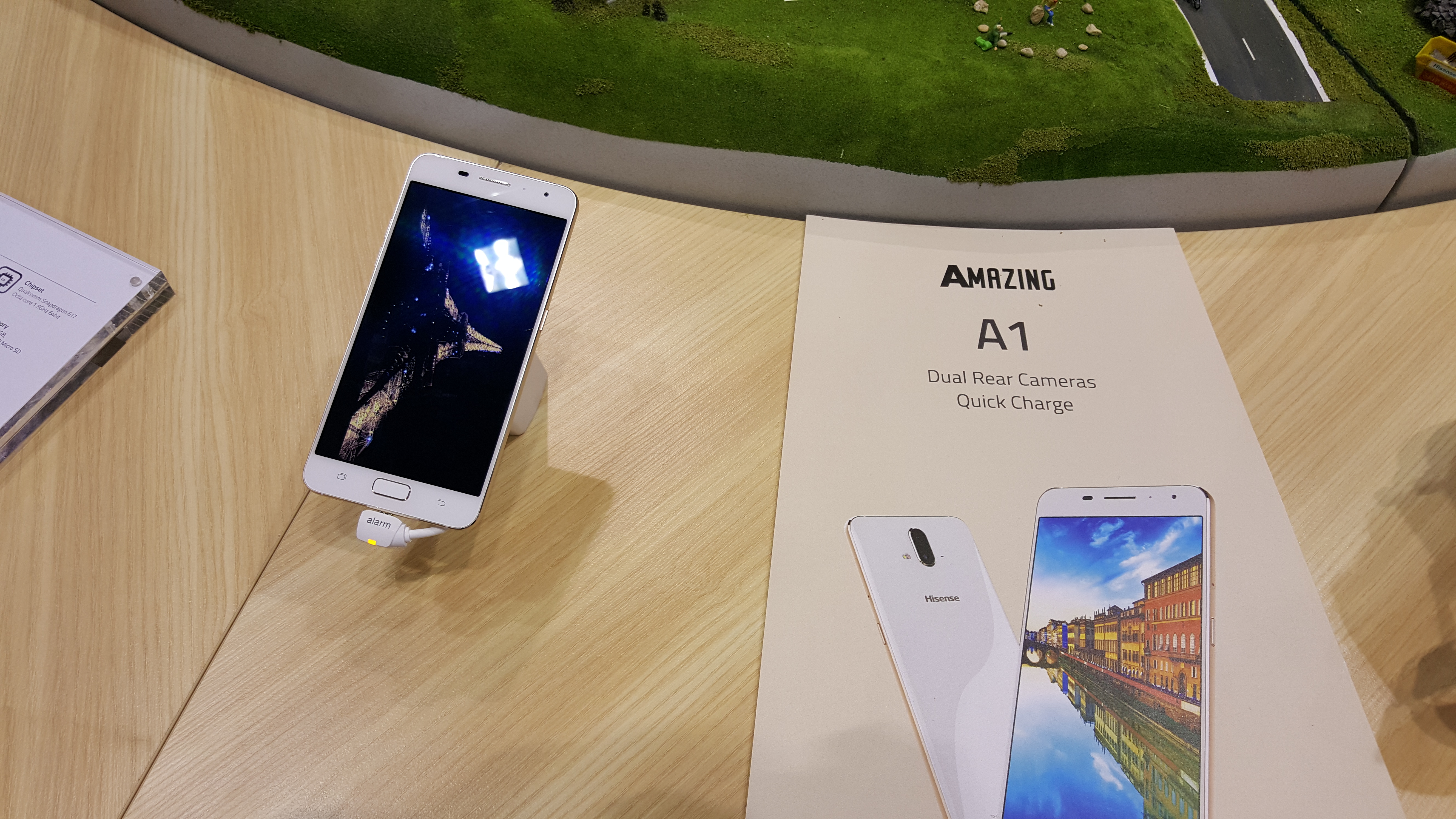 Hisense A1 / fot. SwiatAndroid.pl