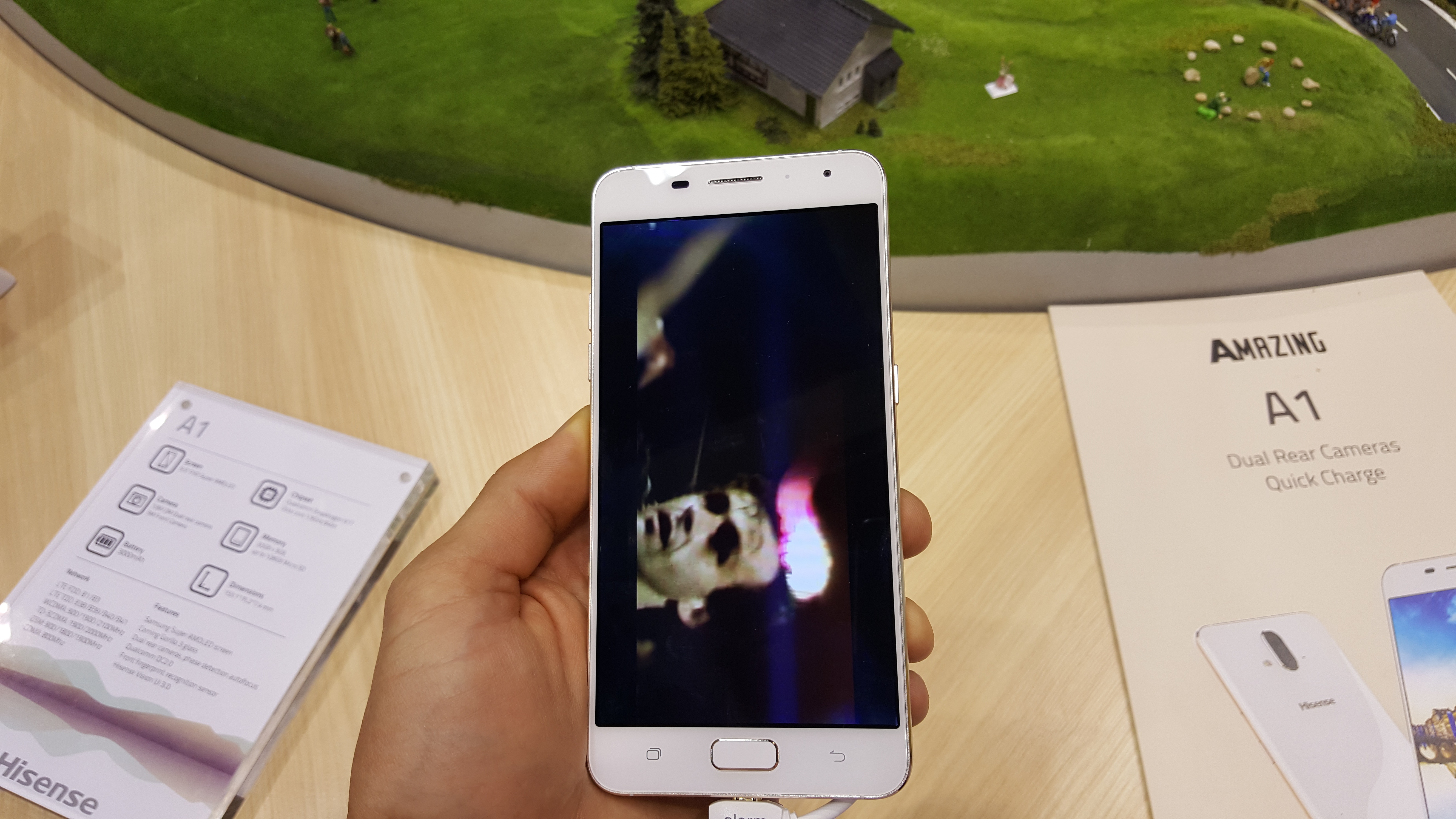 Hisense A1 / fot. SwiatAndroid.pl